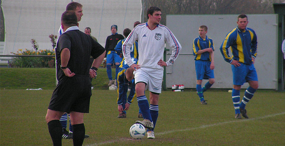 Wayne Ramsay prepares to take the second half centre-ball. Photo by Dave Gourlay.